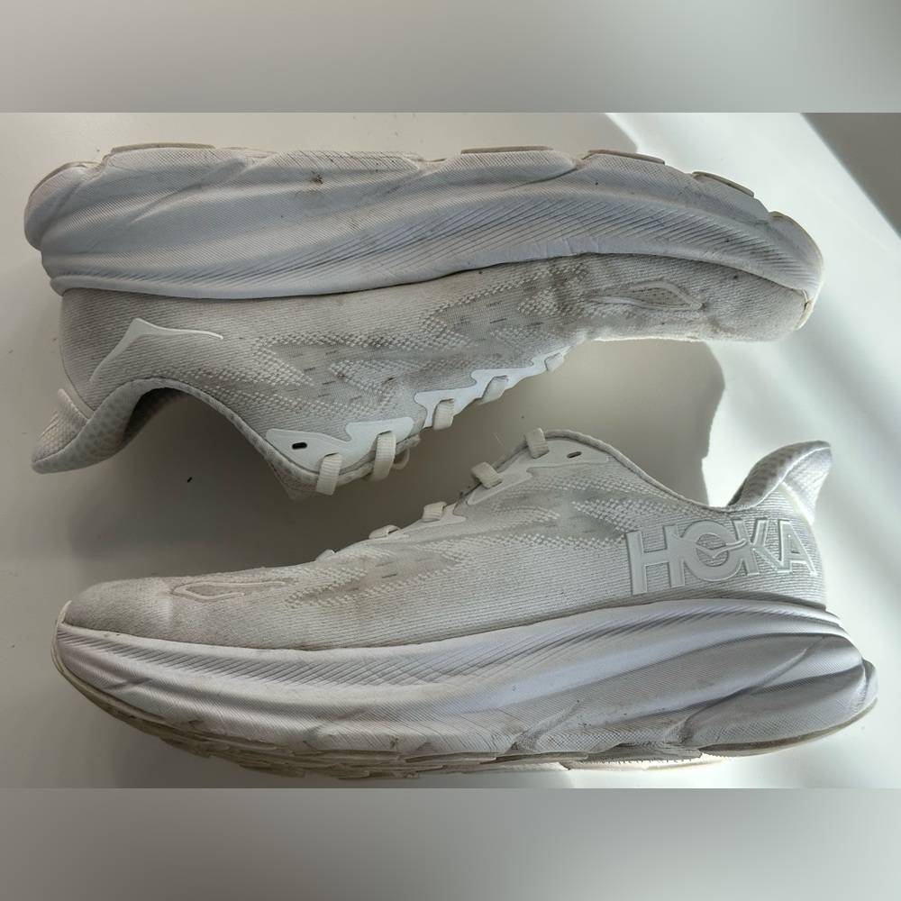 White Hoka Clifton 9